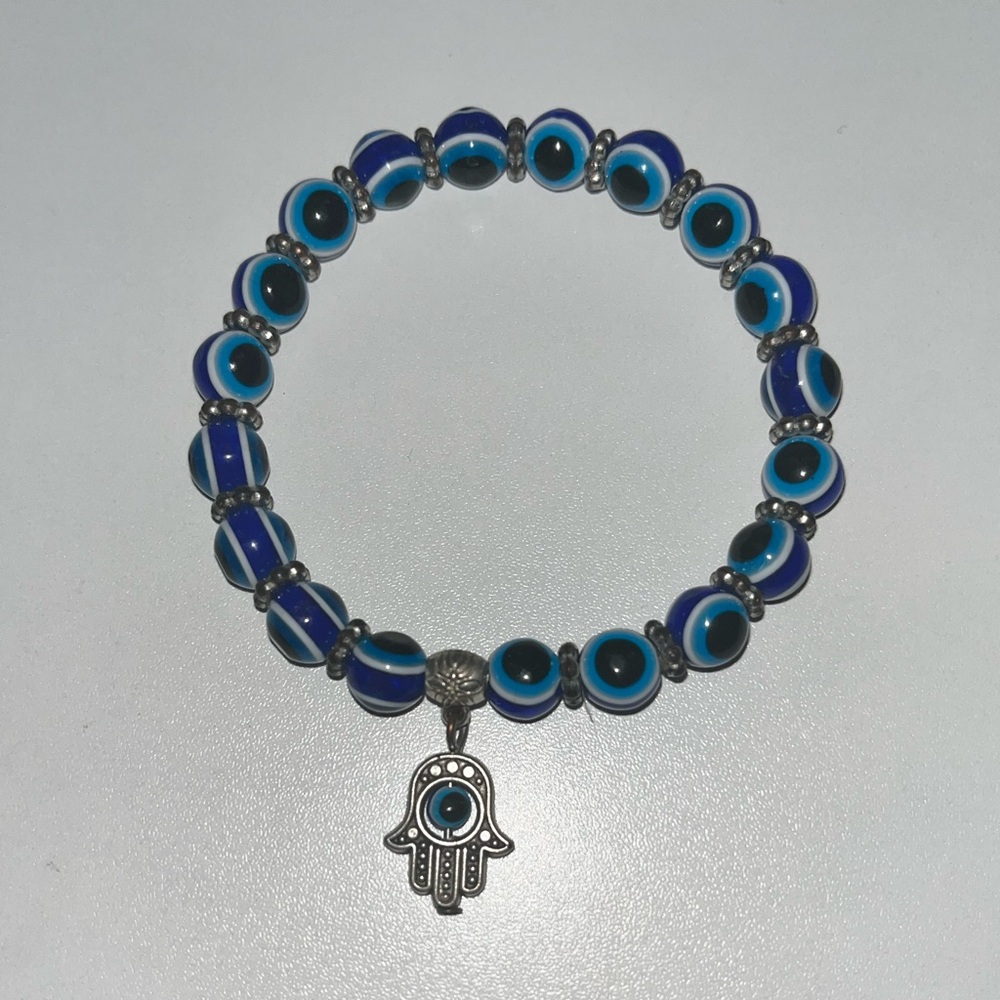 Medium size evil eye pendant bracelet